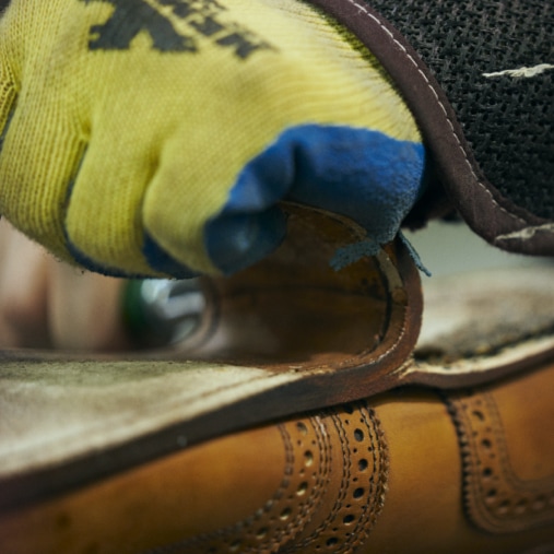 Allen Edmonds artisan dans le studio Port Washington