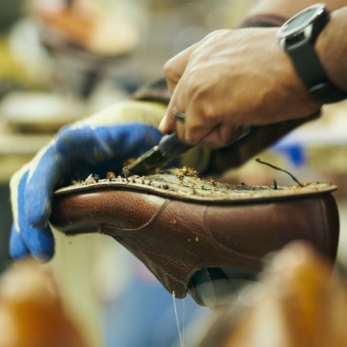 Allen Edmonds artisan dans le studio Port Washington