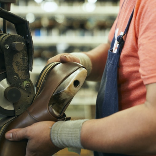 Allen Edmonds artisan dans le studio Port Washington